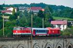 Drei mal Diesel unter Fahrdraht. 2016, 5047 und 2143 009 berqueren am 31.07.2010 das Viadukt in Neulengbach.