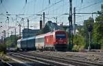 2016 070 mit RE nach Mhldorf am 03.08.2010 bei der Durchfahrt durch Mnchen Heimeranplatz.
