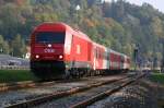 2016 018-0 mit dem SPR 2703 von Wien Sd-Graz bei der Durchfahrt in Seebenstein. (16.10.2005)