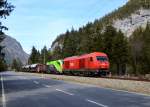 2016 031 + 1116 142 mit einem Gterzug am 04.04.2013 bei Scharnitz.