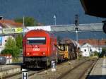 Der BB Eurorunner 2016 019 rollt mit einem gemischten Gterzug Richtung Lindau durch den Bahnhof Immenstadt. (21.08.13)