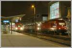 Am Bahnsteig 2b steht am 28.11.2006 der R 4173 nach Spielfeld-Stra bereit. Am Nebengleis wartet 2016 010 und ein Triebwagen der Reihe 5022 (Desiro) auf ihren nchsten Einsatz.