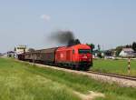 Die 2016 074 mit einem Güterzug am 17.07.2015 unterwegs bei Friedburg.