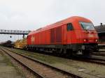 2016 070-2 darf die nicht mehr benötigten Wagen bzgl. einer Bahnbaustelle bei Ried abtransportieren; 151019