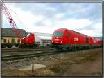 Kurzholzzug mit zwei Herkules 2016 in Zeltweg Richung Lavanttal. Im Hintergrund der Kranwagen 9766 032. 26.02.2007