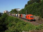 Die 2016 905 mit einem Schotterzug am 28.06.2019 unterwegs bei Melk.