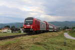 Am Morgen des 11.6.2021 haben die Wolken leider nicht ganz mitgespielt und den Himmel über Frauenthal verdeckt als die 2016 922 mit dem R8554 von Wies-Eibiswald nach Graz Hbf den Bahnhof Frauenthal-Bad Gams verlässt.