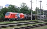Am �ussersten Bahnhofsgleis (Verbindungsgleis zur Zugf�rderung) fuhr heute die 2016 910 von Stern und Hafferl mit einem Verschubg�terzug in Wels durch. Aufgenommen am 17. Juli 2012.
