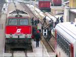 2043 022-9 ist mit dem  Schlerzug R5991 am Bhf. Ried i.I. eingefahren; 071116