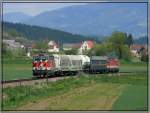 Zwei Dieselloks der Reihe 2043 005 und 555 fahren mit dem Unkrautvertilgungszug von Zeltweg nach Pls.