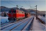 Die Blutorange Diesellok 2043.24 fhrt mit einem Schrottzug von Knittelfeld nach Wr.Neustadt.Danke an die Vormelder !!!  St.Margarethen 18.12.2010