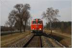 Diesellok 2043.24 fhrt mit einem Gmp als Sdz 95662 auf der Stecke von Friedberg nach Oberwart.(ffentliche Fotofahrt)   Riedlingsdorf 26.02.2011    