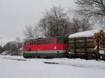 2043063-3 mit Gterzug  Bhf RIED durchfahrend 060308