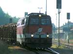 2043 060-9 verlsst mit  einem Rundholzgterzug  nach 20Minuten Aufenthalt den Bhf. RIED i.I. (2006-09-12)