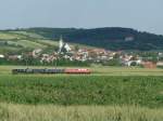 In einer fr Niedersterreich typischen Umgebung fhrt die 2050.09 als Sonderzug.