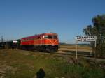 Die 2050.09 fhrt mit einem 4-teiligen, tannengrnen Schlierenwagenzug durch den Hauptbahnhof Karnabrunn. (04.10.2009)