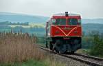 2050.09 rollt als Lz 17094 gemtlich Ernstbrunn entgegen. Naglern, am 02.05.2010.