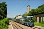 Nix besonderes: 2050 004 brummt am Samstag, 16.6.2012 mit ihrem Sdz E 14818, in blichem Wagensatz fr sterr. Nostalgiezge zum Sonnwendfeuer nach Emmersdorf durch den ehem. Bahnhof Greifenstein-Altenberg. Klassiker, klassisch fotografiert - nix besonderes eben. Bei den sehr warmen Temperaturen an diesem Tag war mir nicht nach besonderer Kreativitt. Vll. das nchste Mal. ;-) LG Gerhard H.