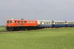 BB 2050.09 vor dem SR 14346 als NLB-Osterzug am 21.April 2014 kurz nach Hohenau an der March.