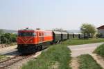 BB 2050.09 am 01.Mai 2014 mit dem Nostalgie-Express Leiser Berge vor dem Bf. Wetzleinsdorf.