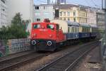 BIF 2062 053-1 mit dem SLP 34469 am 25.Juli 2015 bei der Hst. Traisengasse.