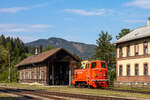 St. Aegyd am Neuwalde. Seit Fahrplanwechsel 2009/2010 ist der Personenverkehr auf der Traisentalbahn nach St. Aegyd am Neuwalde eingestellt.
Der Verein OECD (�sterreichischer Club f�r Diesellokgeschichte) k�mmert sich um den Erhalt und Weiterbetrieb der Strecke.
Am 16.08.2026 fanden Sonderfahrten mit 2067.12 und 2045.01 statt. Die 2045.01 hat soeben einen Personenzug �bernommen und die 2067.12 abgel�st, diese rollt hier zur Pause in den Lokschuppen.