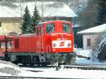 Diesellok 2067 077-4 beim rangieren mit einem Autotransportwagen in Feldkirch.13.03.06