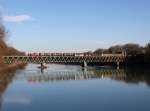 Die 2070 010 mit einem Güterzug am 07.02.2014 bei der Überfahrt über den Inn zwischen Simbach und Braunau.