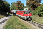 Mit dem G68233 fährt die 2143 030 am 14.9.2017 von Stadlau nach Wien Lobau Hafen.