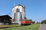 Beim Stürzen des Sonderzuges am 25.7.2015 in Bad Radkersburg diente als Hintergrund für die 2143.35 der Getreidespeicher der ansässigen Lagerhaus Genossenschaft.