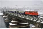 2143.35 mit dem SDZ E16356 von Mdling nach Kadolz-Mailberg (Adventmakrt in Hadres); hier bei der Querung der Donau in Wien; 5.12.2020.