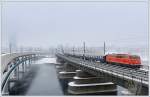 2143.35 mit ihrem E 16356 am 5.12.2010 bei der Querung der Neuen Donau. Von der U 6 Station Neue Donau hinunter auf die S-Bahn Stammstrecke fotografiert. Fr alle, die dort mal fotografieren wollen. Man braucht an der Stelle einen gtligen Fahrschein!!
