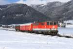 Diesellok 2143 064 fhrt mit dem Hilfszug von Pls nach Zeltweg.Geholt wurde ein Schadwagen in Pls.
Fohnsdorf 28.1.2011