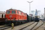 BR 2143.35 und BR 5042 im Bahnhof Ernstbrunn am 1.5.2011 