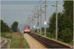 Das berqueren der Gleise ist verboten - 2143 009 fhrt mit Sdz 14676 von Wien Fjb ber Tulln nach Ernstbrunn zum 5.Oldtimertreffen auf Schiene und Strae.