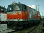 Rail-Transport-Service - Lok 93 81 2143.032-7 ist in Wels stationiert und hilft laut Auskunft beim Bewegen der bbw (BahnBauWels) - Maschinen. [13.08.06]