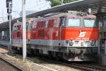 2143 072-3 und  2143 044-2 fahren am 09.August 2013 als LZ 18088 von Klein Schwechat nach Matzleinsdorf durch den Bf. Wien Meidling.