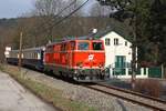 NLB 2143 070-7 am 23.März 2018 mit Sonderzug Waldmühle-Rosenburg auf der Kaltenleutgebener Bahn beim Km 3,6.