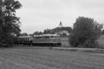NLB 2143.56 am 02.September 2018 mit dem SR 16434 (Wien Praterstern - Zellerndorf - Laa/Thaya - Mistelbach) auf der Pulkautalbahn bei Pfaffendorf.