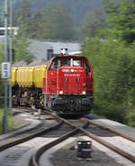 Täglich flitzen die beiden Schwestern ( DH 1700.1 und 2  ) durchs Land. 
Zig Tonnen an Ausbruch Material tief unter der Koralm wurden bereits per Bahn abtransportiert. 
Hier DH 1700.1 bei der Ausfahrt Leibenfeld am 14.02.2018