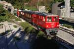 *Modell*  Der samst�gliche Abendzug von Garting nach Brunn am Berg ist planm��ig aus zwei Zugteilen mit einem  eingewickelten  Triebfahrzeug gebildet, wobei der hintere Zugteil leer und abgesperrt