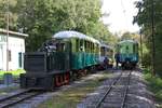 Zugkreuzung im Bahnhof Reichenau am 12.September 2020: Links die V 2 (C, Windhoff, Baujahr 1943) mit Zug 11 (Payerbach - Hirschwang) und rechts der, von der E I (Bo, Brand-Lhuillier/Brünn und Siemens-Schuckert/Wien, Baujahr 1903) gezogene, Zug 8 (Hirschwang - Payerbach) mit dem BW 11 als letztes Fahrzeug.