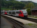 Ein BR 5022 Tandem nach Klagenfurt kreuzt in St. Paul mit dem City-Shuttle nach Wolfsberg im Lavanttal. April 08