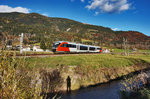 5022 024-1 fährt als R 4827 (Villach Hbf - Kötschach-Mauthen), kurz vor dem Bahnhof Kötschach-Mauthen vorüber.
Aufgenommen am 30.10.2016.

Ein 5022 wird hier zwar schon in einem Monat nicht mehr unterwegs sein, aber wenn alles gut geht, wird der  Verein Gailtalbahn  hier nächstes Jahr im Mai schon die erste Sonderfahrt durchführen.
Mehr Infos zum Verein gibt es hier: http://www.meinbezirk.at/hermagor/lokales/verein-gailtalbahn-ordentliche-generalversammlung-d1911292.html