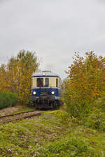 2011 war der 5042.14 häufig für den Nostalgieexpress Leiser Berg eingeteilt. Hier im Bild ist er am 29. Oktober kurz vor der Kreuzung der Leobendorfer-Straße noch im Ortsgebiet von Korneuburg zu sehen. 