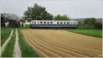 Dieseltriebwagen 5042 014 fhrt als EZ 7396 von Korneuburg nach Ernstbrunn. 
Wetzleinsdorf EK 1.5.2011