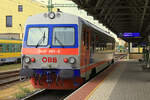 Der Triebwagen 5047 091 - 3 steht am 02.10.2022 abfahrbereit im Bahnhof Sopron zur Fahrt als Zug 7132 der Linie R 93 nach Wiener Neustadt. Für die 32 km werden etwa 40 Minuten benötigt, nicht schlecht für ein Dieselfahrzeug