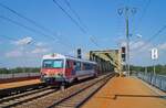 Vor der Elektrifizierung der Marchegger Ostbahn wurden die REX-Züge Wien - Bratislava mit Loks der Reihe 2016 und Wendezügen geführt. Ergänzt wurde dieses Angebot durch Regionalzüge bis Marchegg, die eine Fixkomponente im Einsatzgebiet der 5047er waren. Heute verkehren auf den REX Vectrons mit Fernverkehrswagen, während die Regionalzüge überwiegend mit Triebzügen der Baureihe 4024 geführt werden. Am 13.08.2020 war der 5047 058-2 gerade als R 2571 von Marchegg auf dem Weg zum Wiener Hauptbahnhof, als er die heute auch schon modernisierte Haltestelle Wien Praterkai durchfuhr.