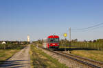 Am 6. September 2026 war 5047 090 als R 7475 unterwegs und ist hier am Einfahrsignal des Bahnhofs Tattendorf zu sehen.