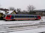 5047 067-3 steht aufgrund eines Defektes bei trbem Winterwetter auf dem Abstellgleis im Bhf.